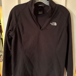 Northface pull over in black, size medium